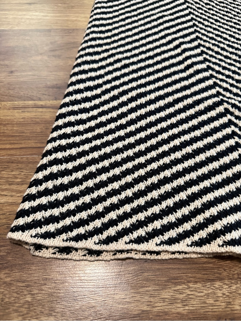 House of Harlow 1960 Black and Cream Chevron Knit Maxi Dress - Picture 3 of 12